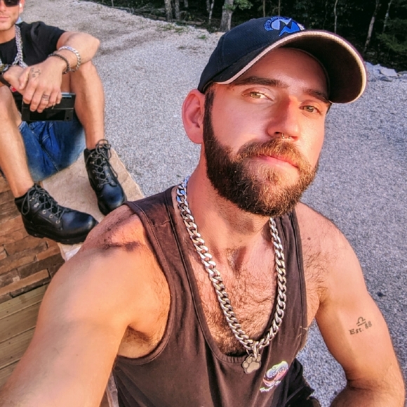 Meet the posher, Steven - Picture 2 of 4